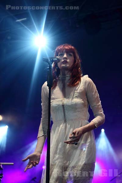 FLORENCE AND THE MACHINE - 2010-06-27 - PARIS - Hippodrome de Longchamp - 